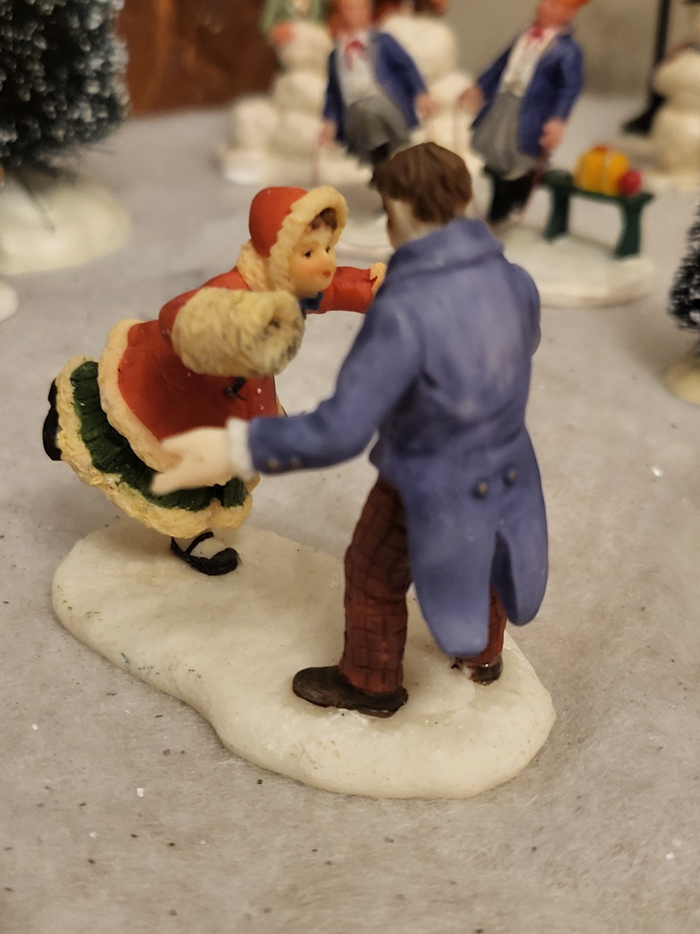 Vintage O’Well Porcelain Ice Skating Couple Christmas Village Figurine